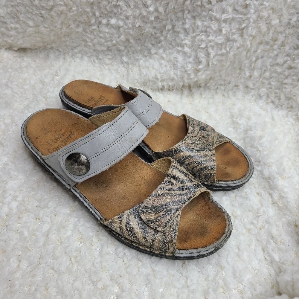 Finn‎ Comfort Animal Print Dual Strap Slide Sandals sz 9